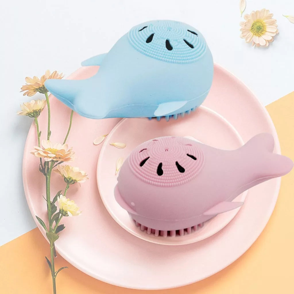 Silikoninė veido valymo kempinėlė Whale, minkšta ir lanksti, skirta odos valymui ir drėkinimui.