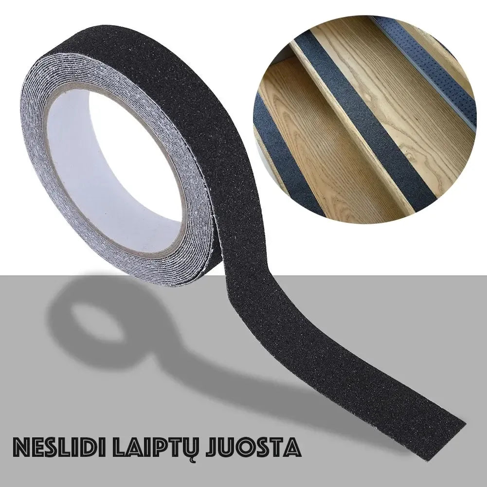 Juoda neslydimo laiptų juosta, 25 mm pločio ir 5 m ilgio, skirta saugiam laiptų naudojimui.
