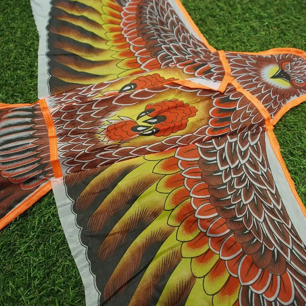 Paukščių baidyklė aitvaras Vanagas, 120 cm, spalvotas aitvaras, skirtas atbaidyti paukščius, vaizdas iš šono