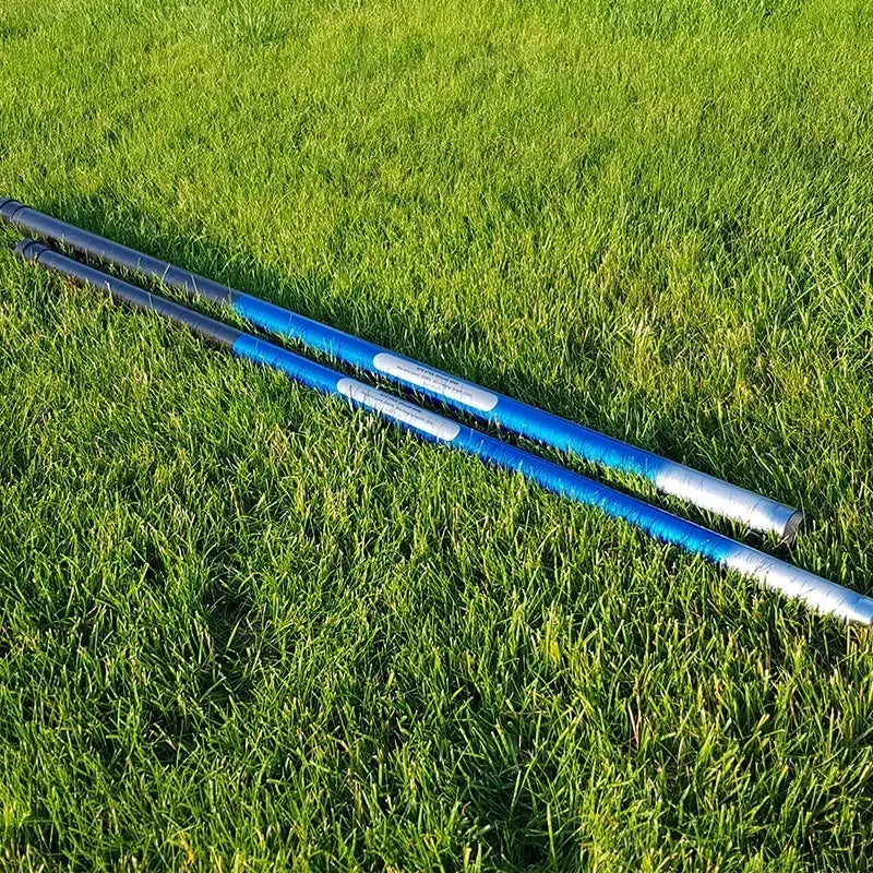 Aitvaro ir paukščių baidyklei skirtas 7 m ilgio kotas, matomas su tvirtinimo detalėmis ir ilgiu ant vaizdo.