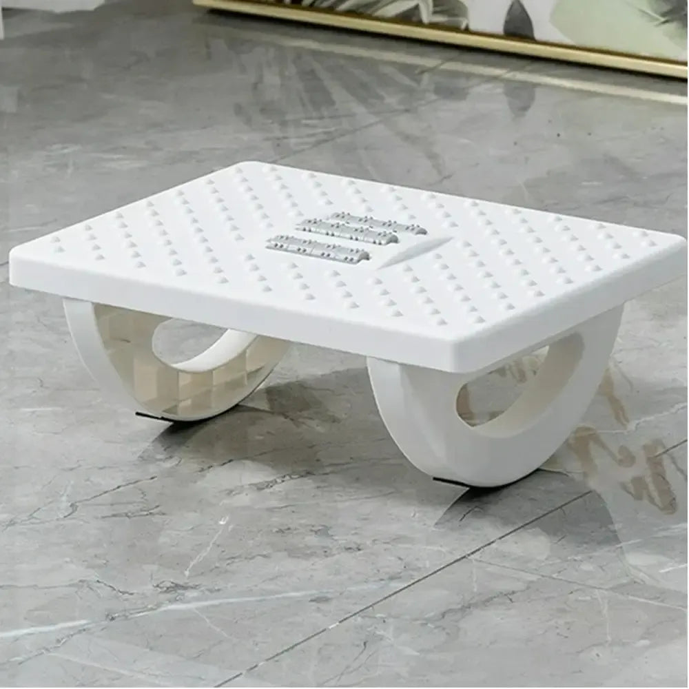 Ergonomiškas pėdų masažuoklis ir supamas pakojis, naudojamas komfortiškai pėdų ir kojų priežiūrai.