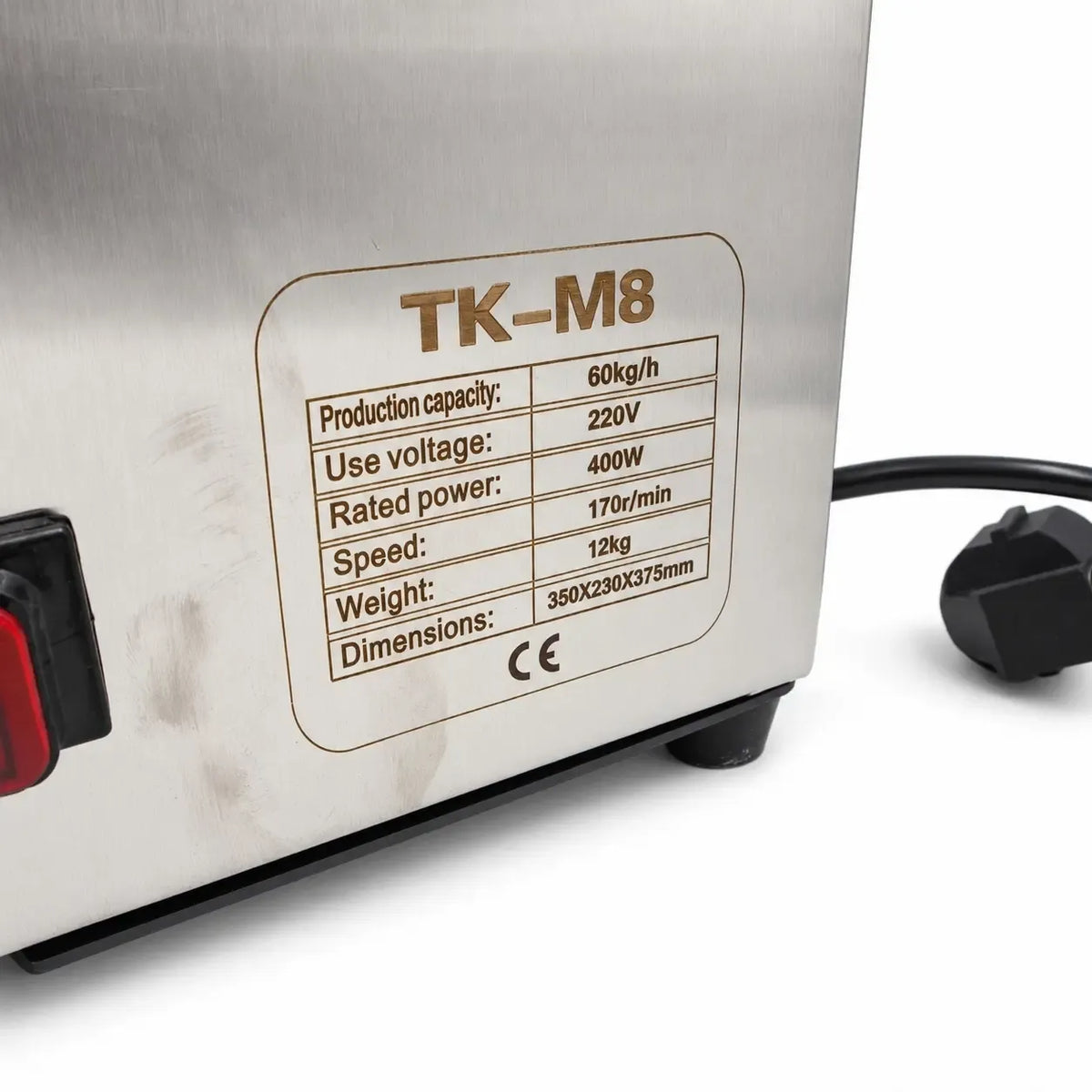 Profesionali elektrinė mėsmalė su metaliniu įrankiu ir tvirtomis medžiagomis, skirta mėsos malimui namų ar restoranų virtuvėse