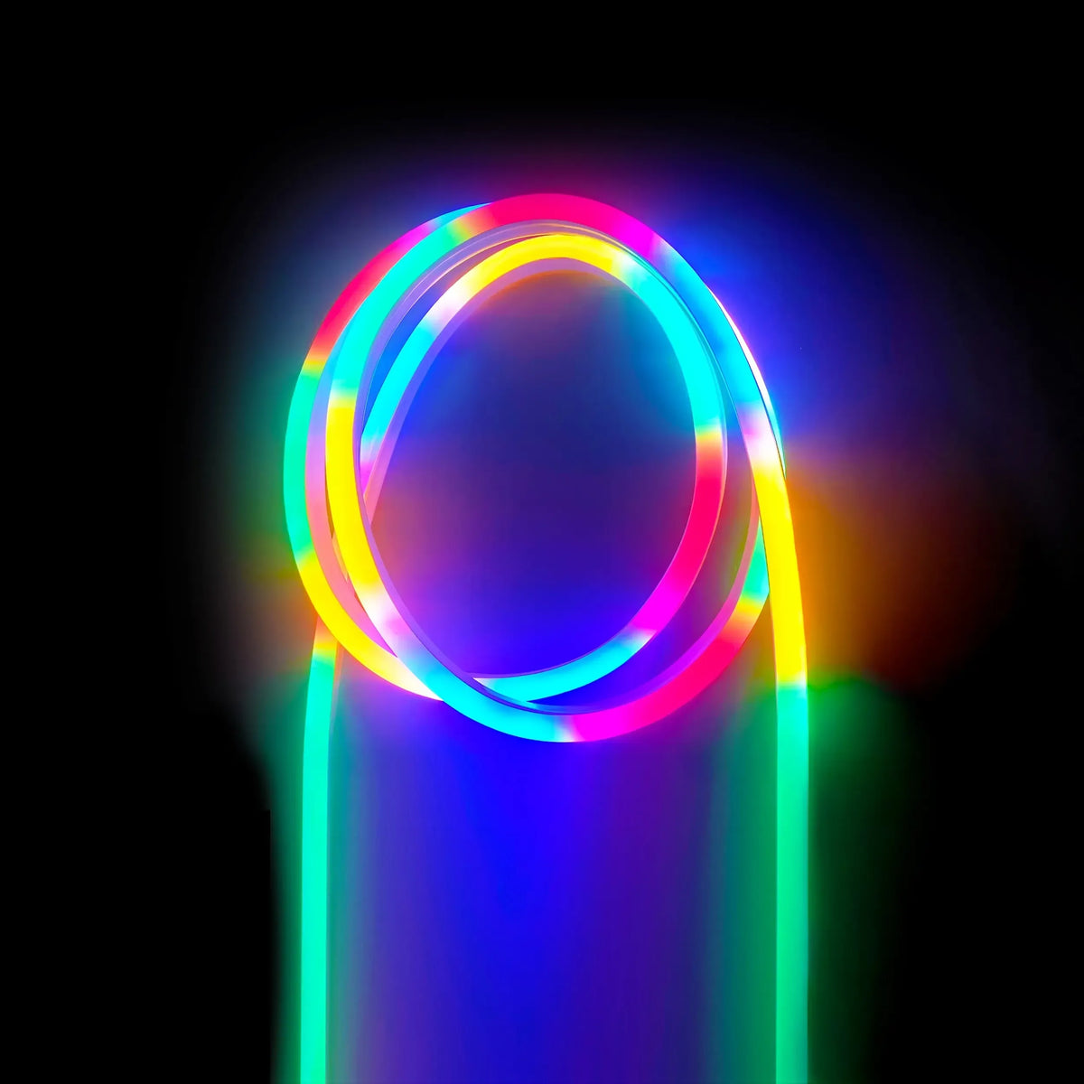 Lanksti RGB LED šviesos juosta 10 m su daugybe spalvų, puikiai tinka apšvietimui ir dekoracijoms.