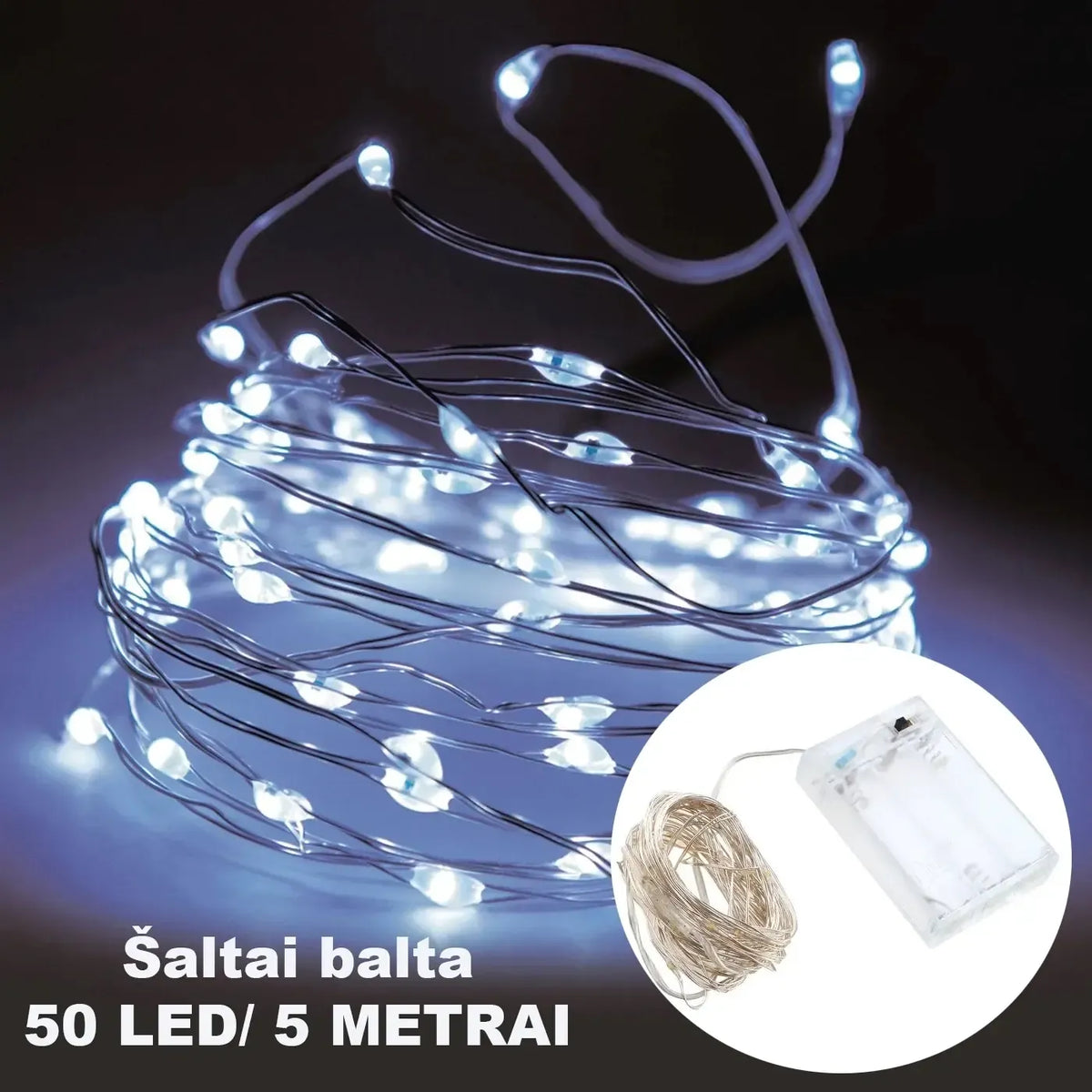 Šaltai balta LED girlianda su 50 LED, 5 m ilgio, maitinama AA baterijomis, tinkama apšvietimui ir dekoracijoms.