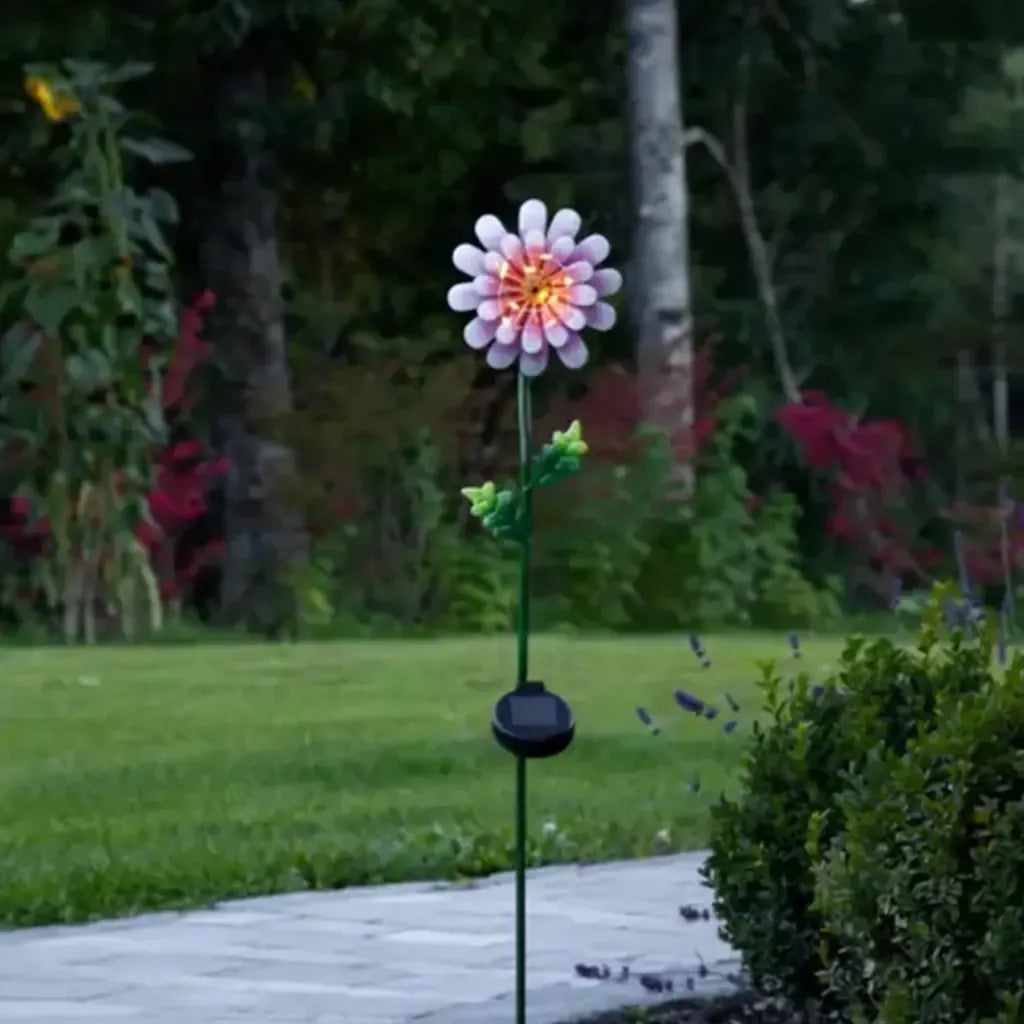 Saulės energija įkraunamas LED sodo šviestuvas „Rožinė ramunė“, 81 cm, gėlės formos dizainas