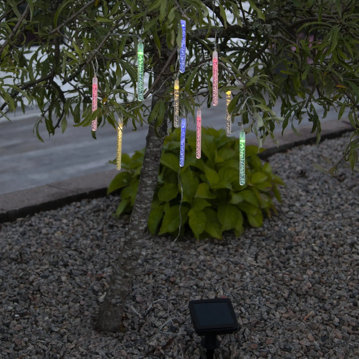 Saulės energijos LED girlianda „Bubbly“ su 10 įvairiaspalvių lemputių, 180 cm ilgio, lauko apšvietimui.