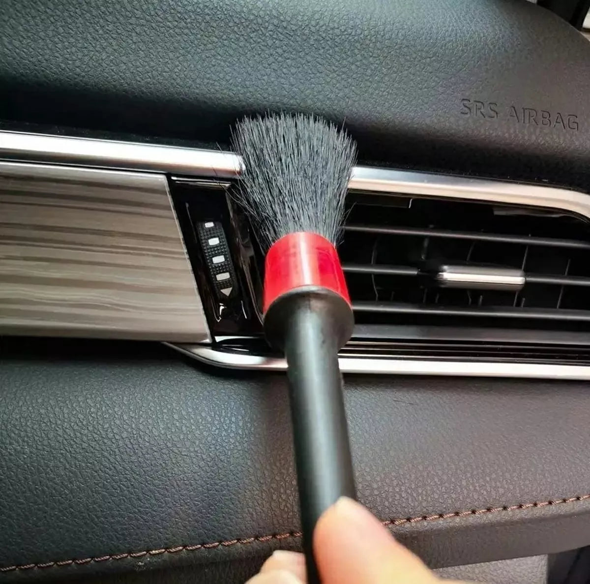 Šepetėlių rinkinys automobilio salono valymui