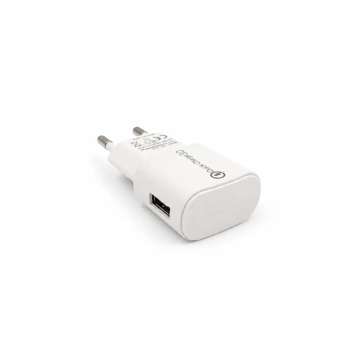 Sieninis USB įkroviklis TR2479B su dviem USB jungtimis ir baltu korpusu, pritvirtintas prie sienos.