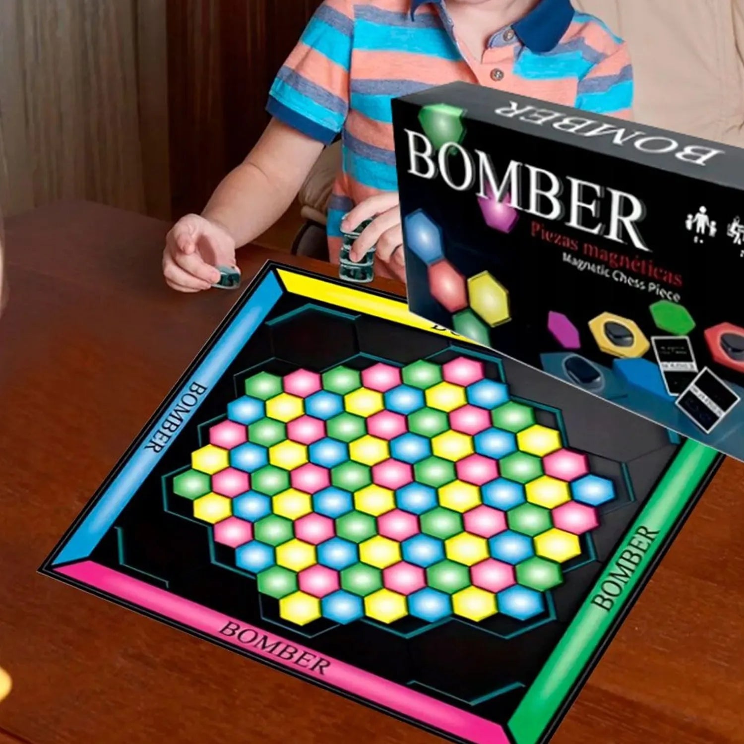 Stalo žaidimas „Magnetic Bomber“ – magnetinė strategija visai šeimai