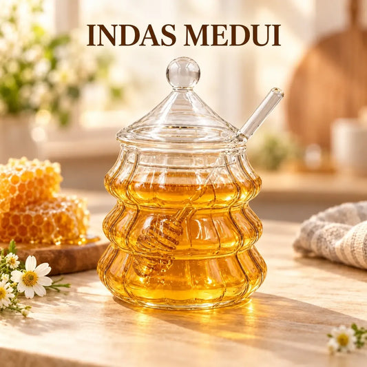 Stiklinis medaus indelis su šaukšteliu, 480 ml, skaidrus ir patogus naudoti, puikiai tinka medui laikyti ir serviruoti.
