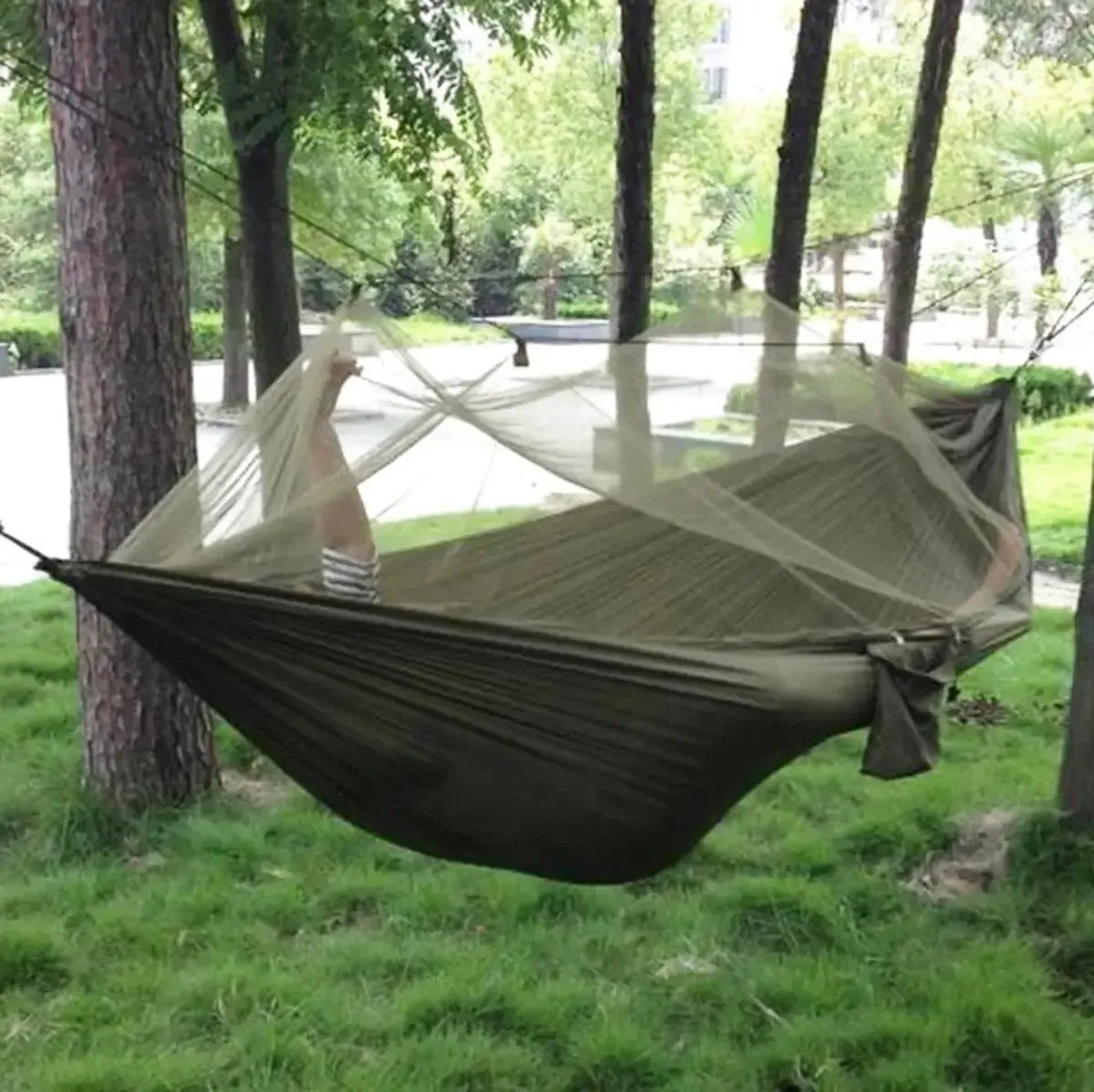 Turistinis hamakas su tinkleliu nuo vabzdžių, 260x140 cm, patogus ir tvirtas lauko naudojimui su apsauga nuo uodų.