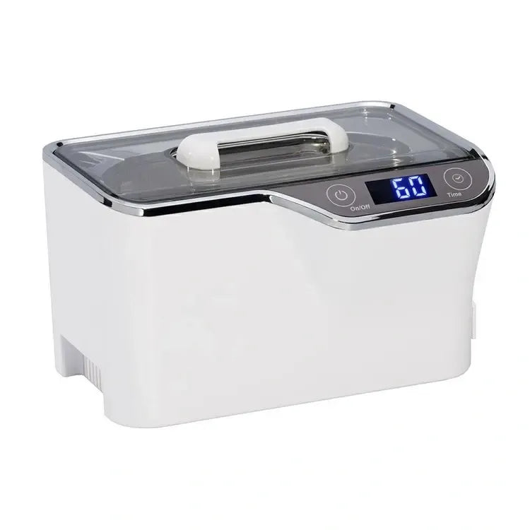 Ultragarsinė valymo vonelė 0,6 l, 50 W, 42 kHz, skirta smulkiai elektronikai ir papuošalams valyti, su matomu valymo skysčiu.