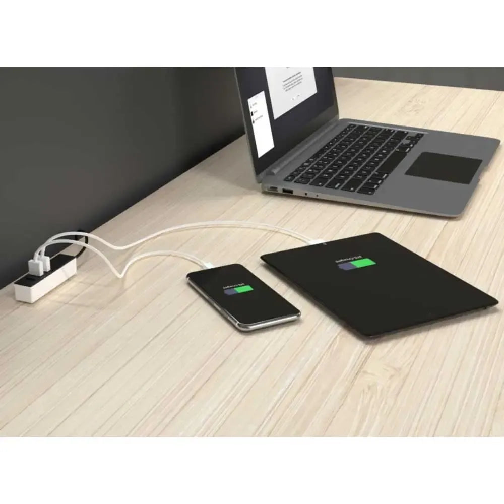 USB šakotuvas su 3 USB A jungtimis telefonams ir planšetėms, skirtas tik įkrovimui, sidabrinė spalva, kompaktiškas dizainas.