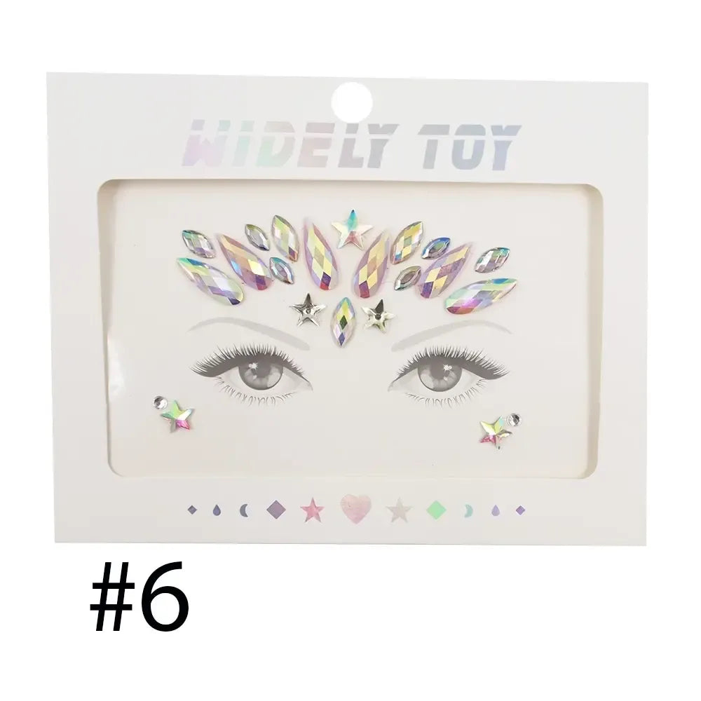 Veido lipdukai ir kristalai XLINE 22, šviesūs ir blizgantys veido papuošimai, parašyti ant baltos bazės.