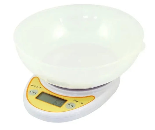 Virtuvės svarstyklės su indeliu, matuoja iki 5 kg, baltos spalvos, tikslioms maisto porcijoms ir kepimo reikmėms